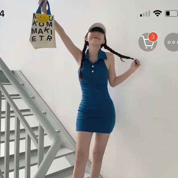 Korean-style women's sleeveless dress with a solid color slim fit designed. - Picture 5 of 8